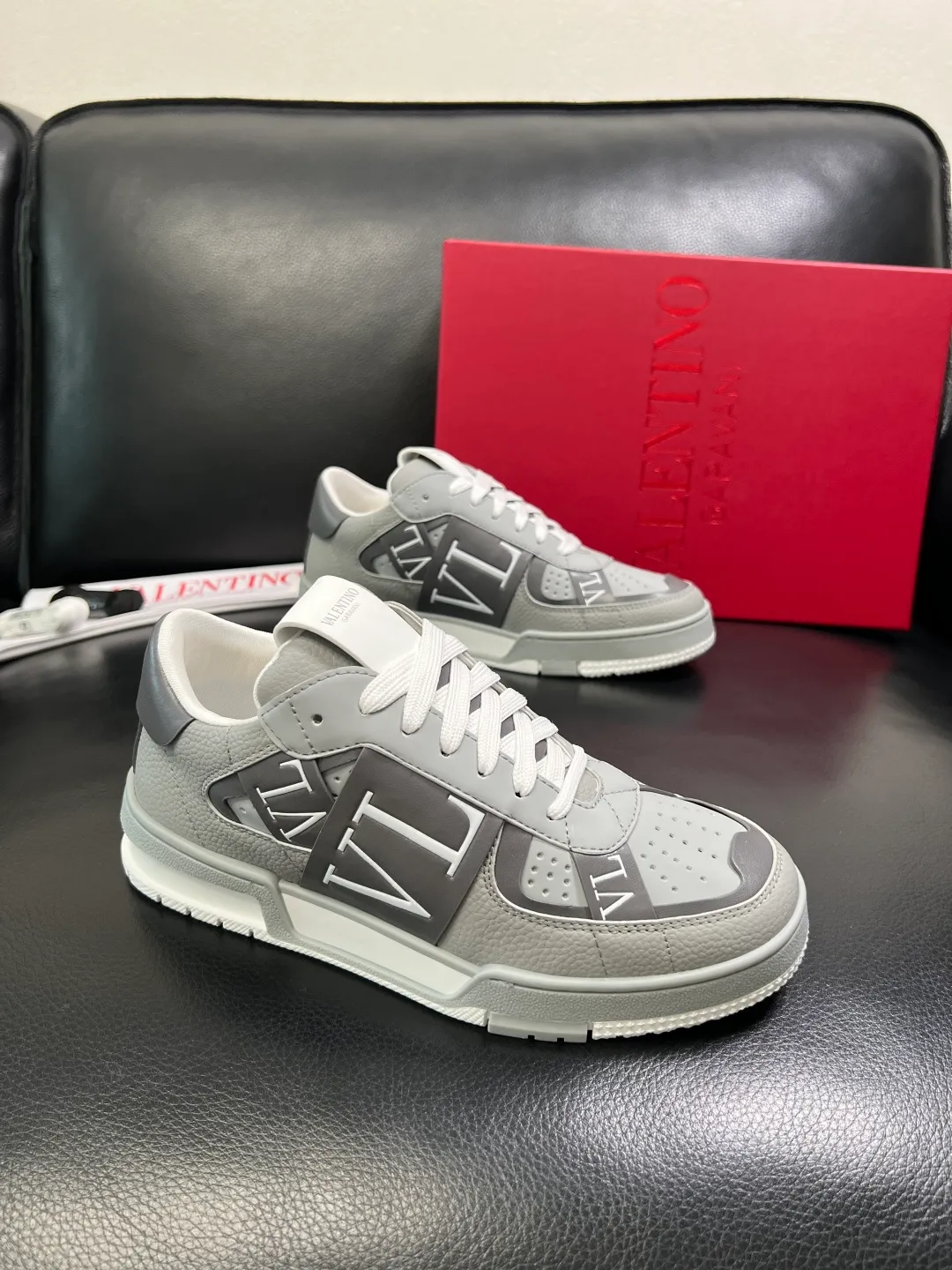 Men's shoes 💰660 VALENTINO High quality top craftsmanship Valentino, sports sneakers counter synchronization, uppers imported from Italy, high-quality splicing colorful complex crafts, imported cowhide lining soft and comfortable, soles: original soles specially provided by the original factory, T men's shoes 💰U exclusive movable molded soles super comfortable, original factory and single goods, welcome to compare, couple size 39-44 (customized 45)